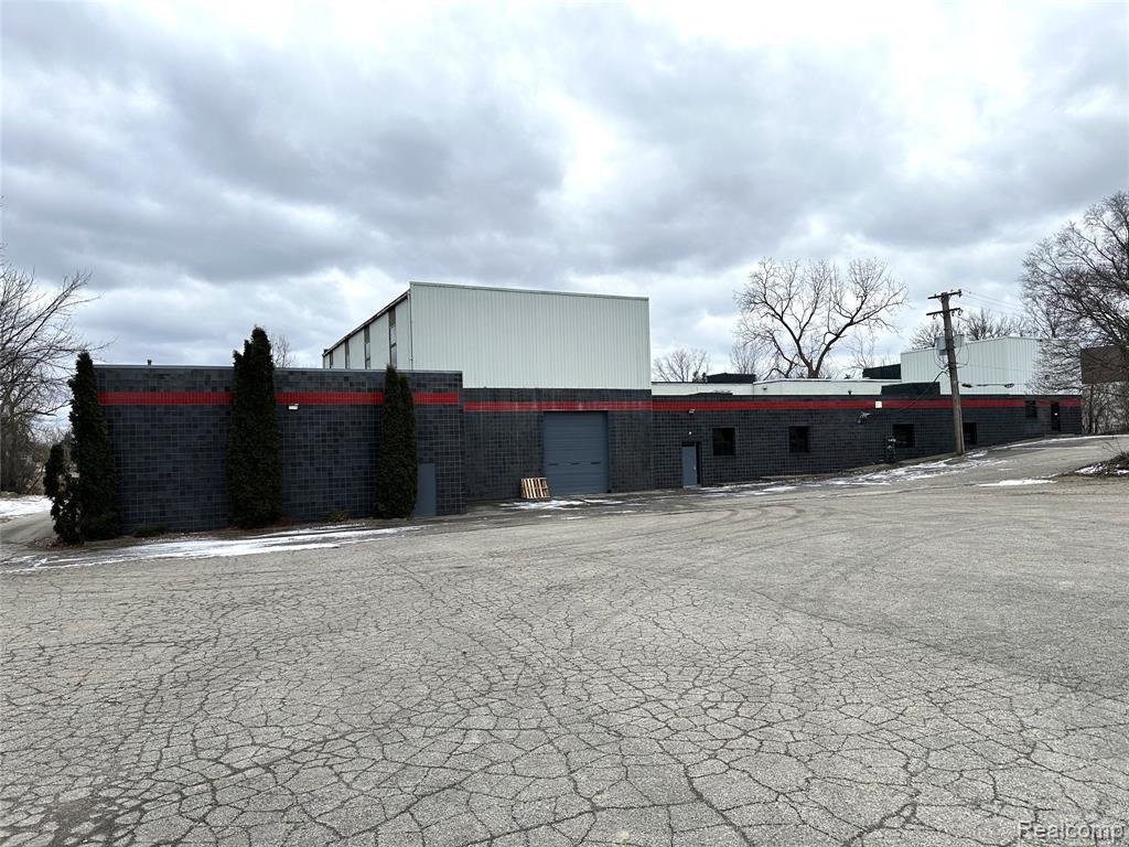 45237-45241 Grand River Avenue, Novi, MI — front exterior