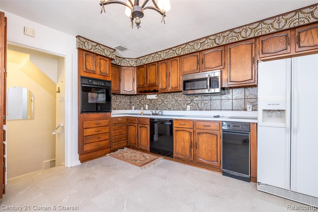 11700 Farley, Redford, MI 48239 — Photo 15