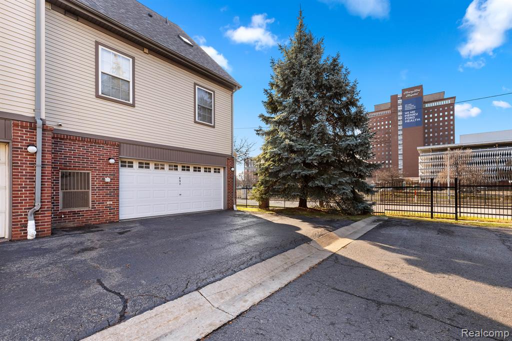 890 Lothrop Road, Detroit, MI 48202 — Photo 20