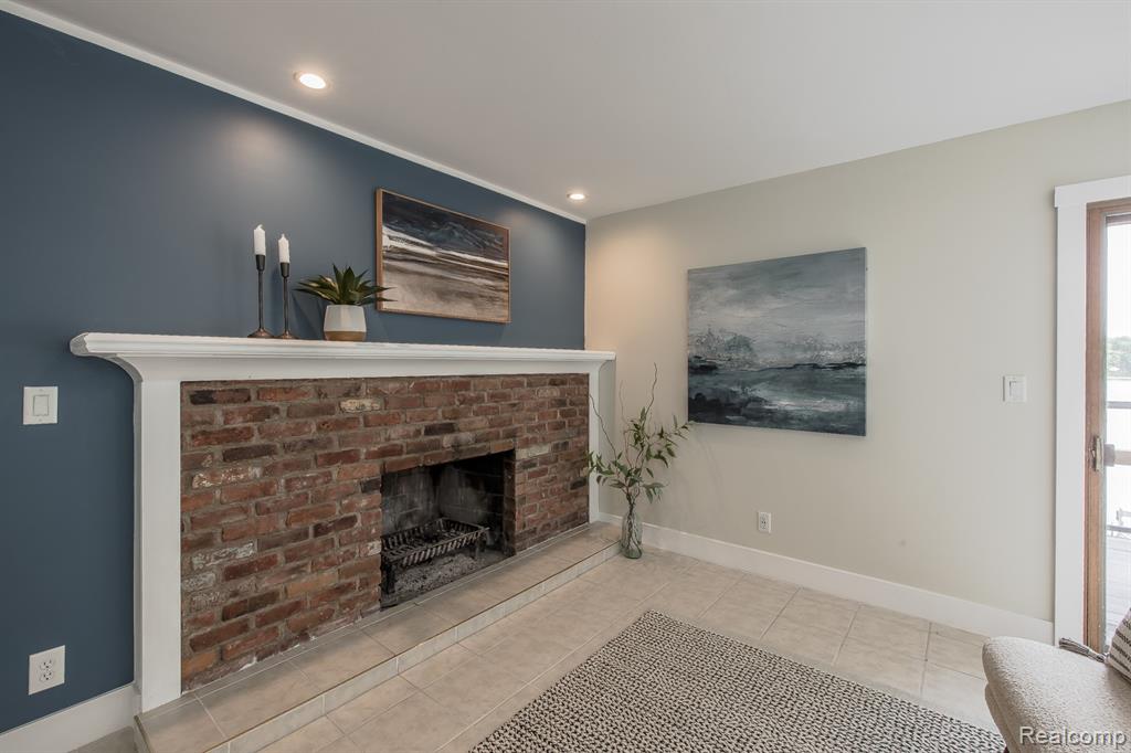 5914 Pleasant Drive, Waterford, MI 48329 — Photo 10