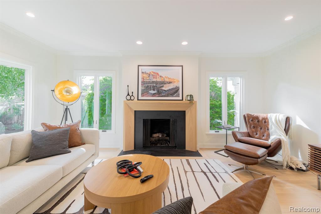 655 CANTERBURY Road, Grosse Pointe Woods, MI 48236 — Photo 25