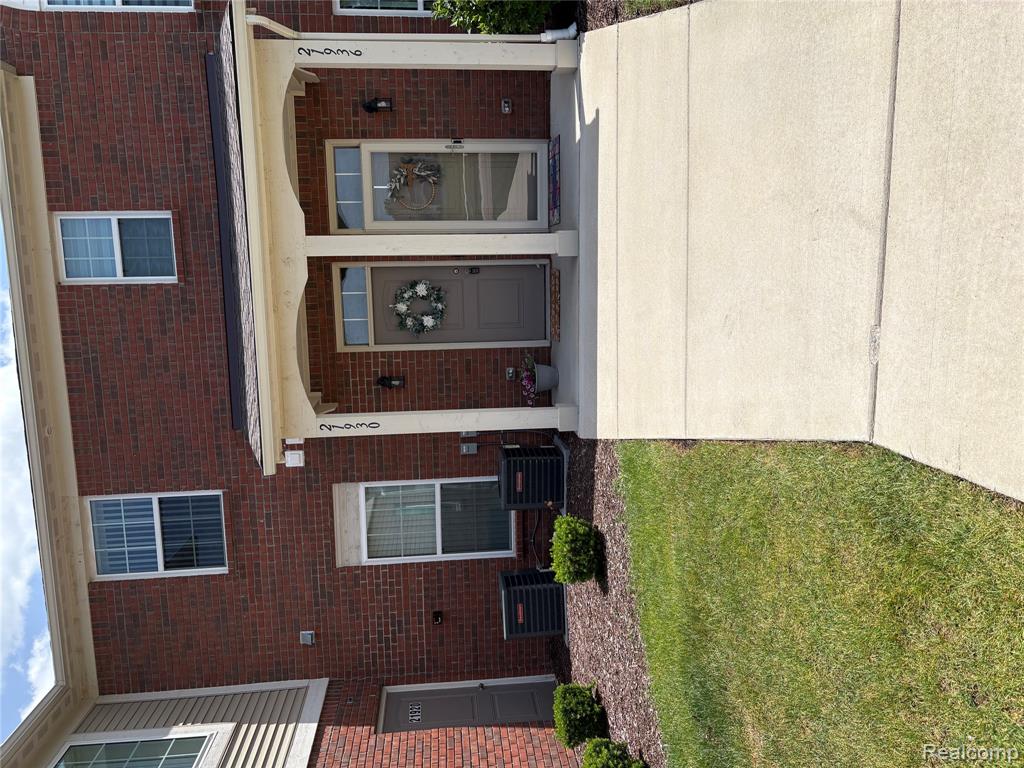 21930 Andover Drive, 77, Macomb, MI 48042