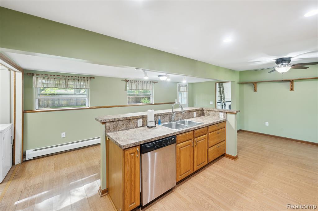4403 Killarney Park Drive, Burton, MI 48529 — Photo 18
