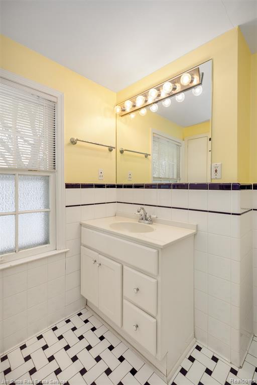 1328 Lakepointe Street, Grosse Pointe Park, MI 48230 — Photo 16