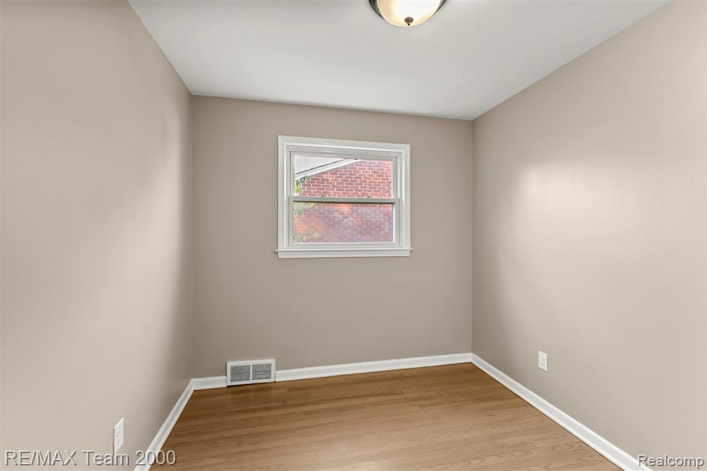 20602 Kenmore Avenue, Harper Woods, MI 48225 — Photo 18