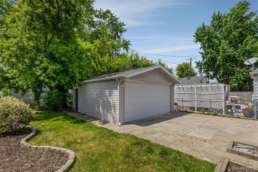 24921 Lexington Avenue, Eastpointe, MI 48021 — Photo 31