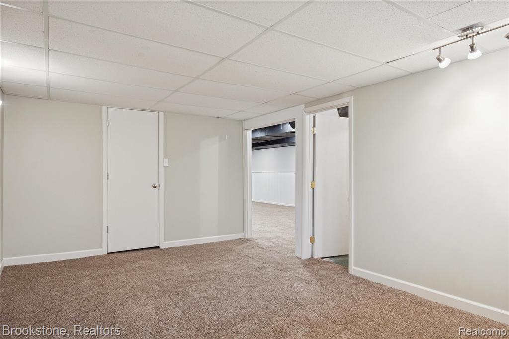 16951 Locherbie Avenue, Beverly Hills, MI 48025 — Photo 33