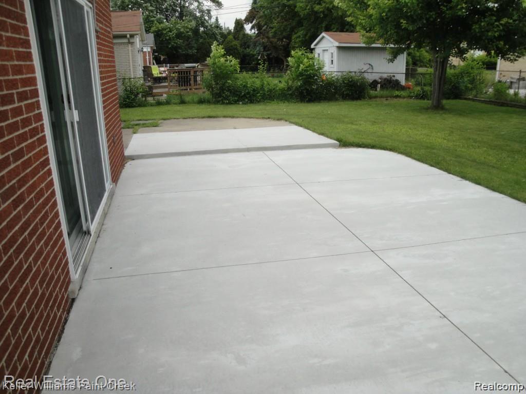 28926 JAMES Drive, Warren, MI 48092 — Photo 29