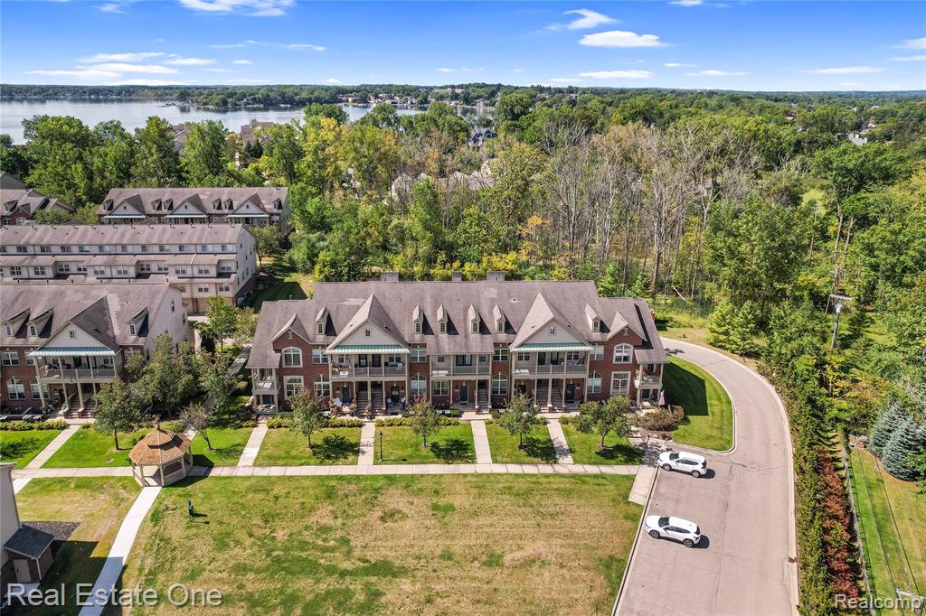 464 Old Pine Way, Walled Lake, MI 48390 — Photo 34