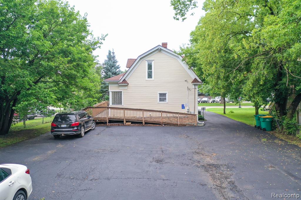 515 E GRAND RIVER Avenue, Howell, MI 48843 — Photo 16
