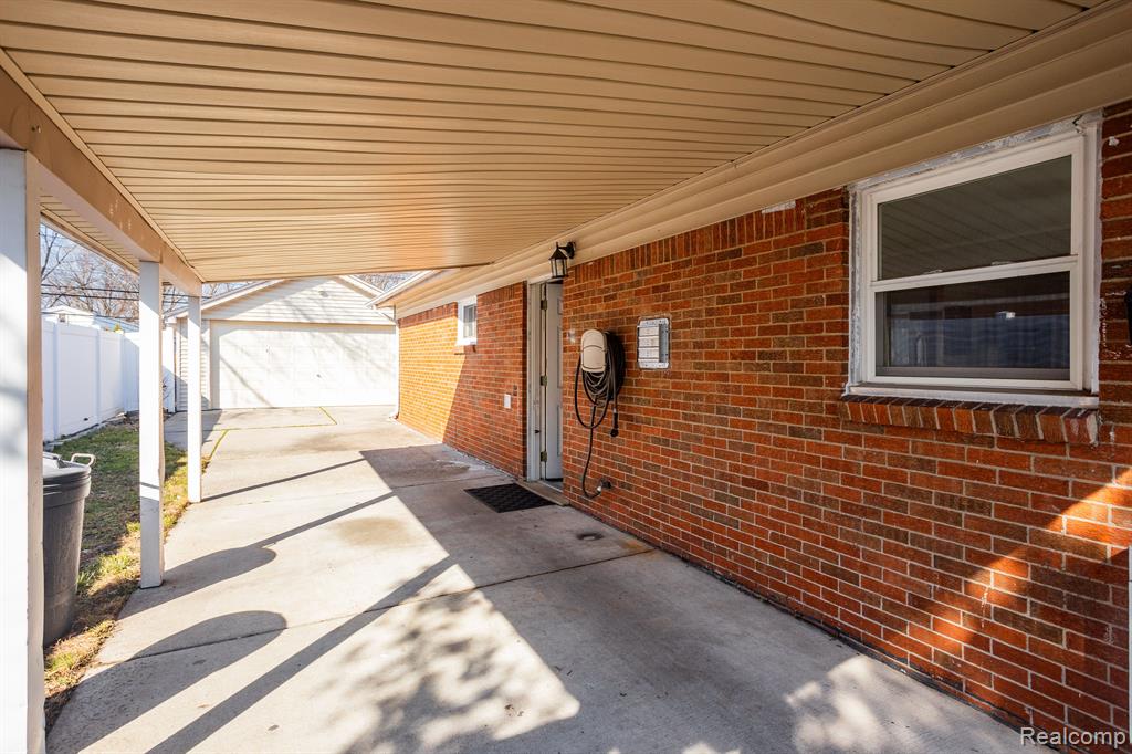 1629 E DULONG Avenue N, Madison Heights, MI 48071 — Photo 38