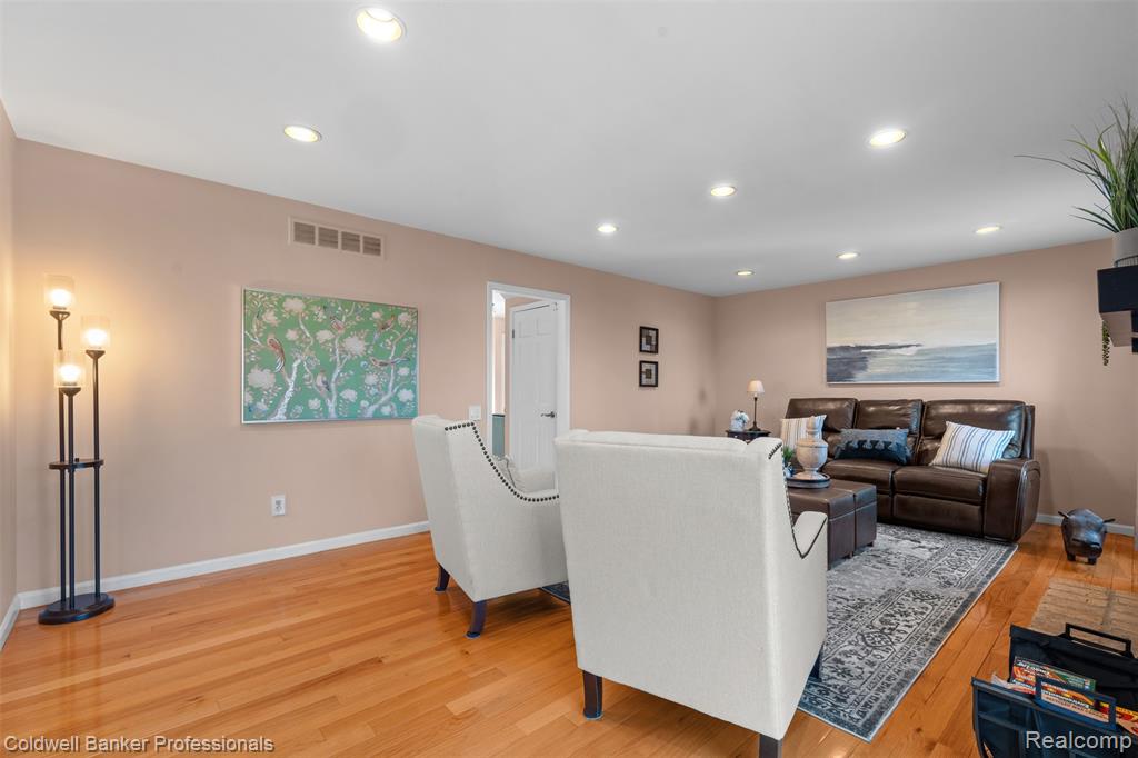 4347 Apple Valley Lane, West Bloomfield, MI 48323 — Photo 11