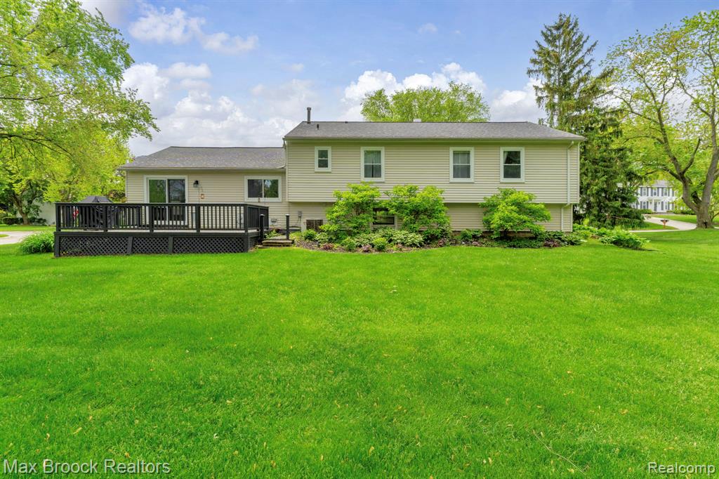 591 S Spinningwheel Lane, Bloomfield Hills, MI 48304 — Photo 33