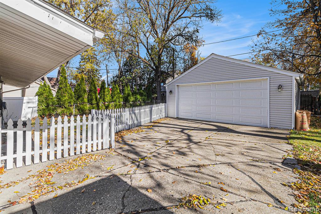 941 Marvell Place, Waterford, MI 48327 — Photo 20