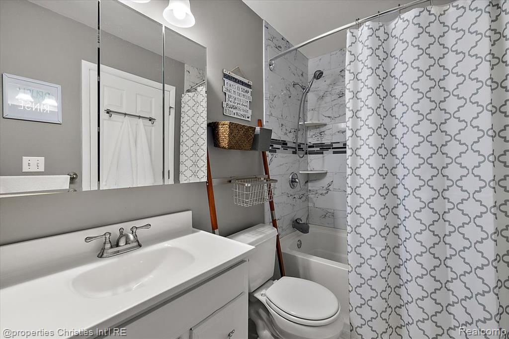 555 Worthington Road, Canton, MI 48188 — Photo 24