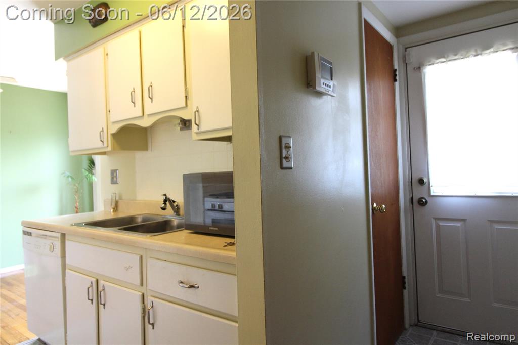 20165 Merle Court, Clinton Twp, MI 48035 — Photo 10