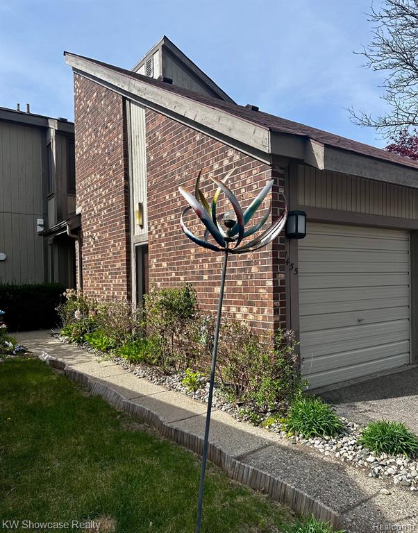 7455 BRYNMAWR Court, 31, West Bloomfield, MI — Photo 34
