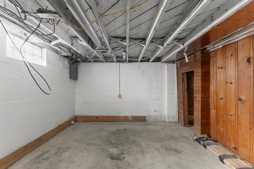 8690 TRINITY Street, Detroit, MI 48228 — Photo 24