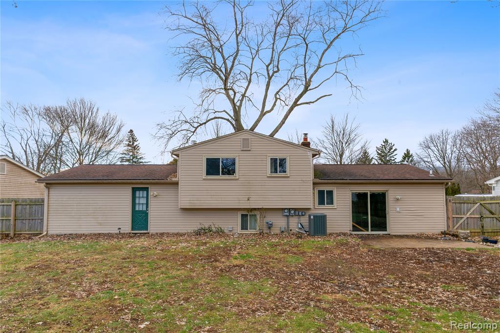 6230 Barker Drive, Waterford, MI 48329 — Photo 30