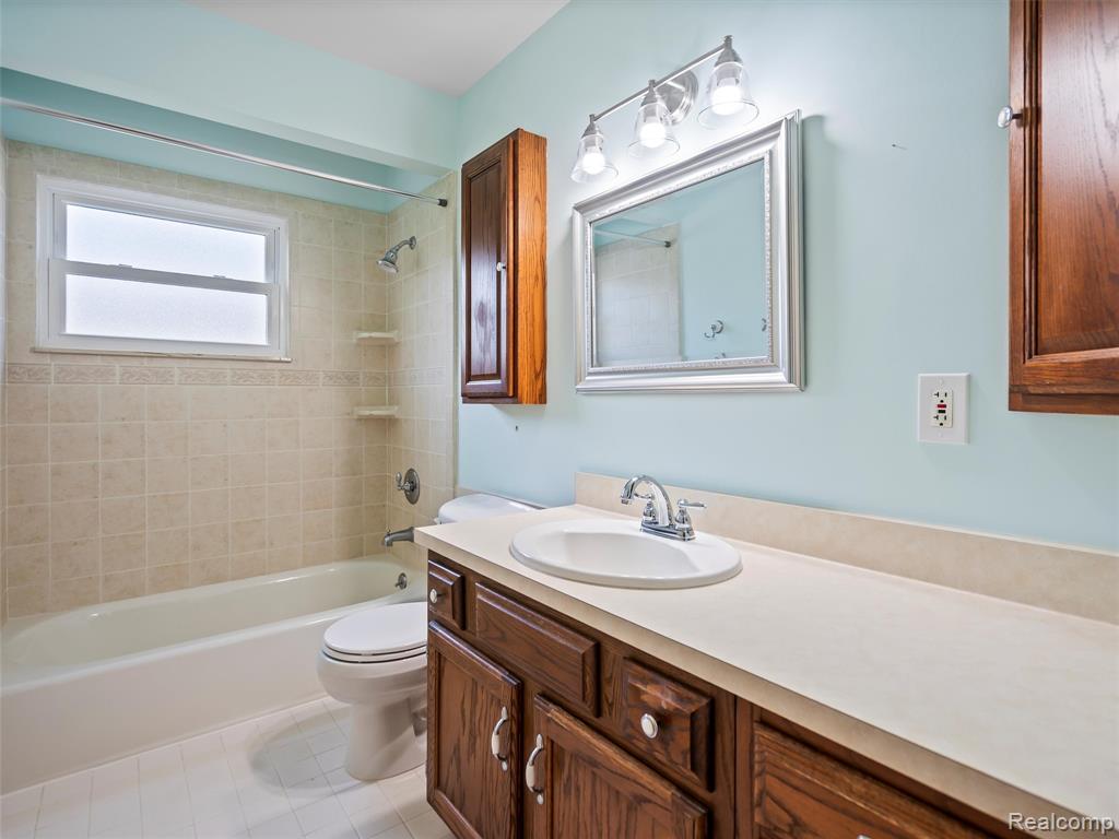 6773 Transparent Avenue, Clarkston, MI — Photo 35
