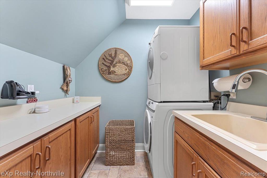 9283 FIRWOOD Road, South Lyon, MI 48178 — Photo 27