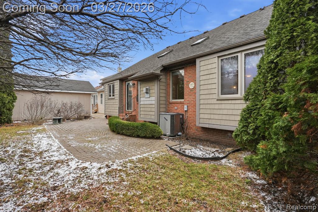 22432 Pointe Drive, Saint Clair Shores, MI 48081 — Photo 30