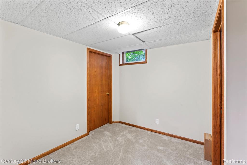 751 River Edge Court, Flushing, MI 48433 — Photo 25