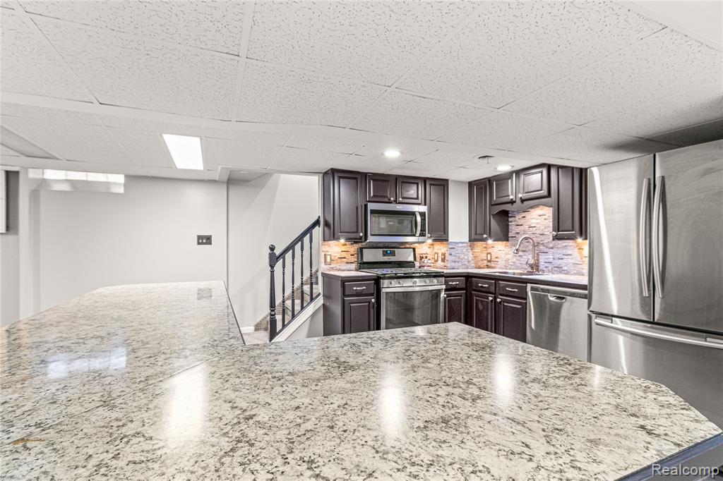 7148 Plainfield Street, Dearborn Heights, MI 48127 — Photo 25