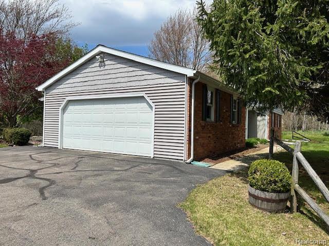 4305 N Hickory Ridge Road, Highland, MI — Photo 5