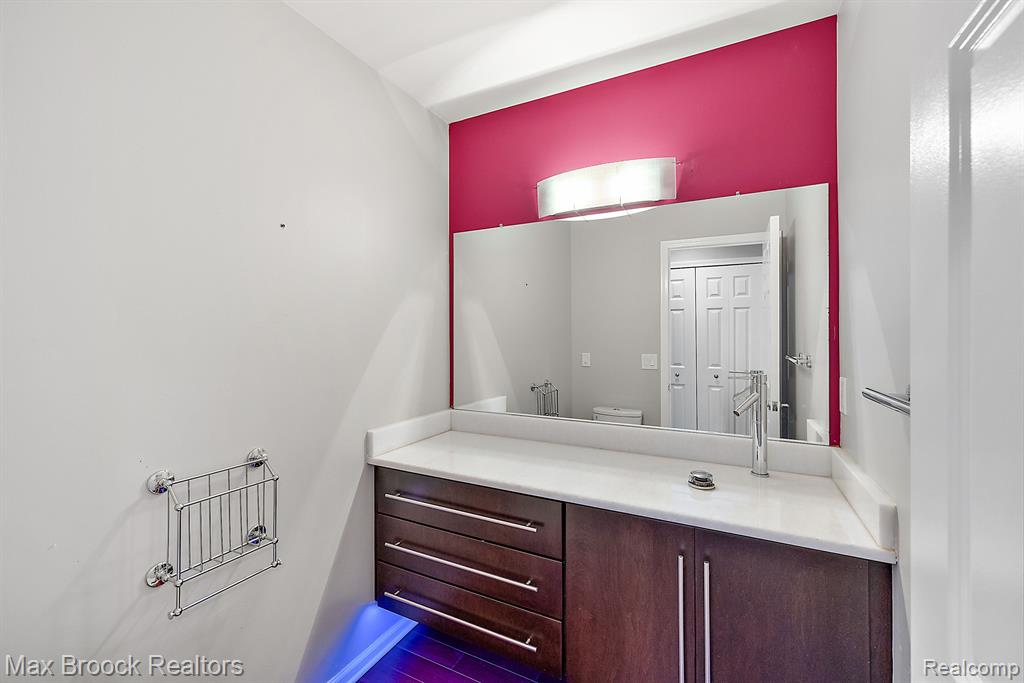4696 PIER Court, Troy, MI 48098 — Photo 20