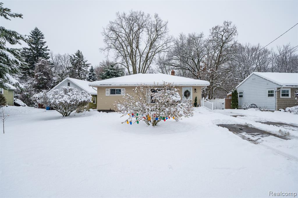 6333 Harriet Drive, Waterford, MI 48327 — Photo 4