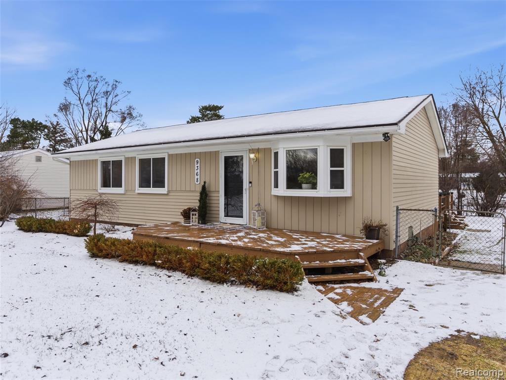 9368 Debby Jo Drive, Clawson, MI — Photo 2