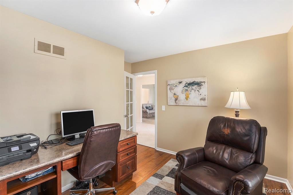 47212 Strahan Court, Shelby Twp, MI 48315 — Photo 17