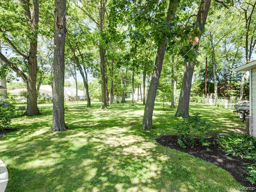 825 Sanborn Street, Port Huron, MI 48060 — Photo 29
