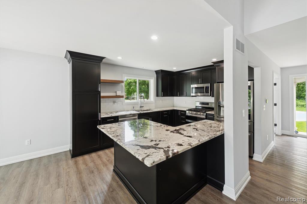 595 BRIGHTON LAKE RD, Brighton, MI 48116 — Photo 12