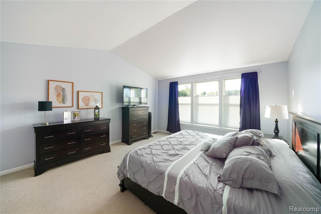 802 Castle Pine Court, Pontiac, MI 48340 — Photo 32