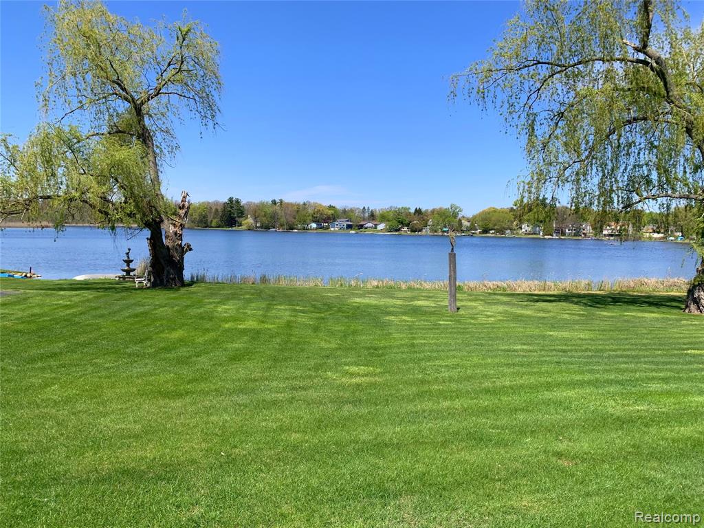 2400 S Baldwin Road, Lake Orion, MI — Photo 2