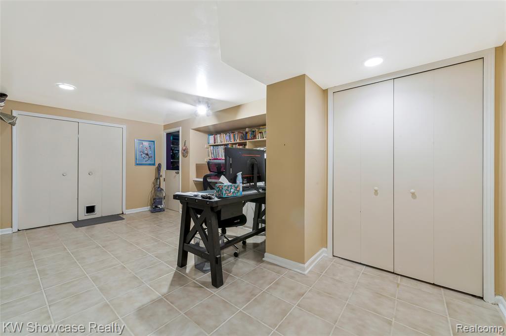 5409 S Piccadilly, West Bloomfield, MI — Photo 48