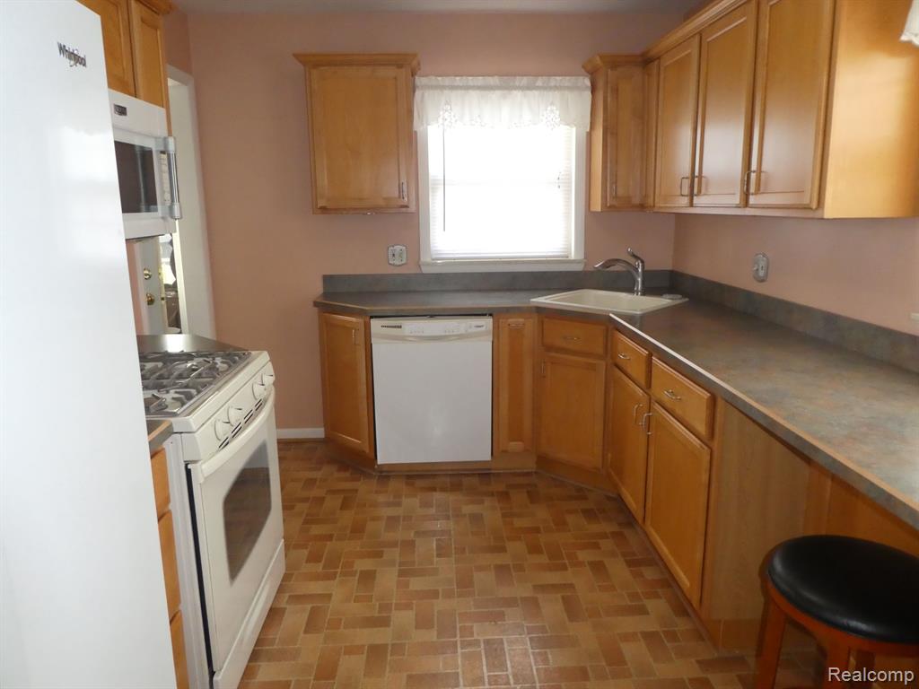 8435 INGRAM Street, Westland, MI — Photo 12