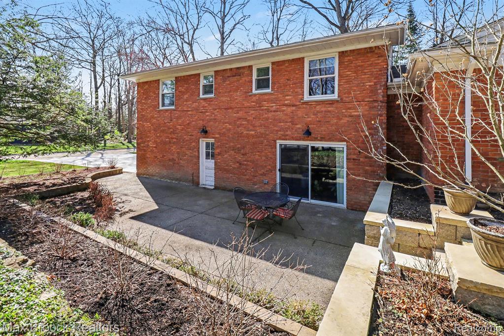22724 King Richard Court, Beverly Hills, MI 48025 — Photo 38
