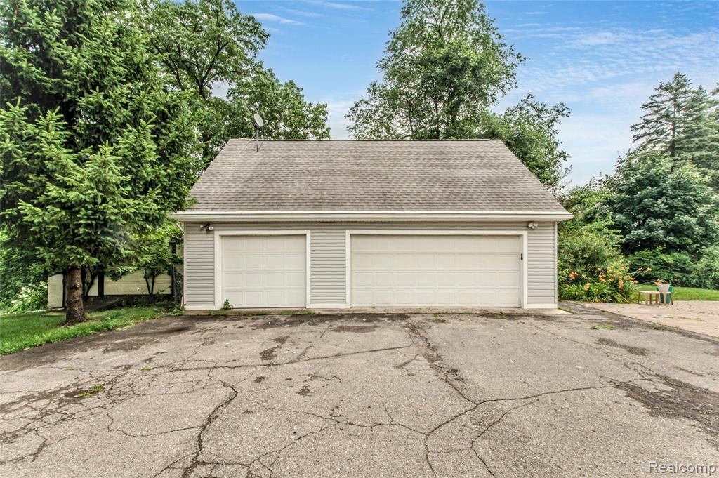 9042 Gale Road, White Lake, MI — Photo 18