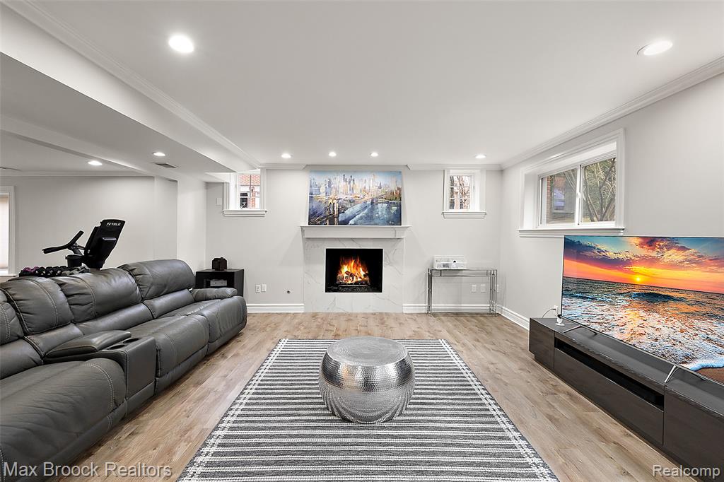 945 Wellsley Court, Bloomfield Hills, MI 48304 — Photo 36