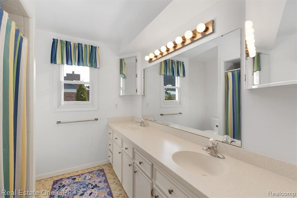 277 Kenwood Court, Grosse Pointe Farms, MI 48236 — Photo 25