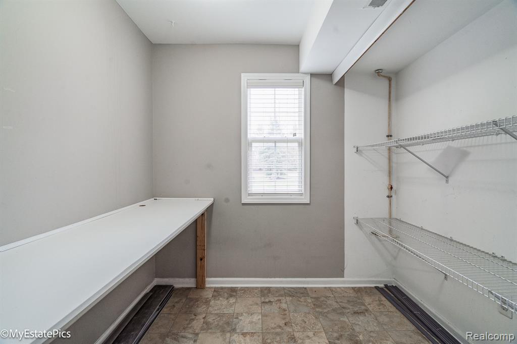 28231 CARLTON WAY Drive, Novi, MI 48377 — Photo 16