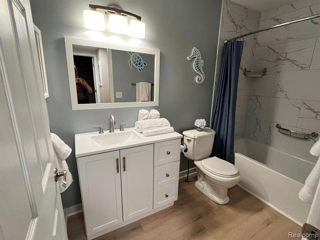 354 NEPTUNE Drive, Walled Lake, MI 48390 — Photo 10