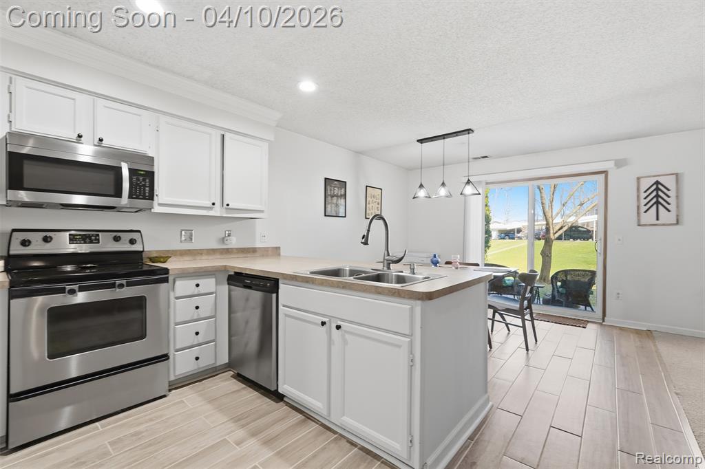 4964 Oak Hill Drive, Waterford, MI 48329 — Photo 9