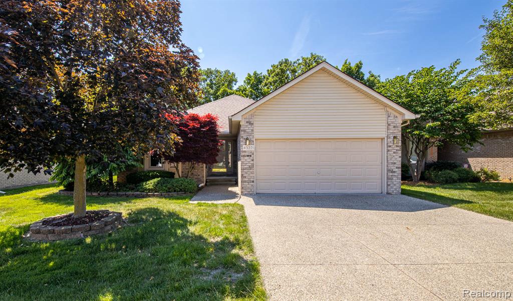 43221 Pointe Drive, 57, Clinton Twp, MI 48038 — Photo 2