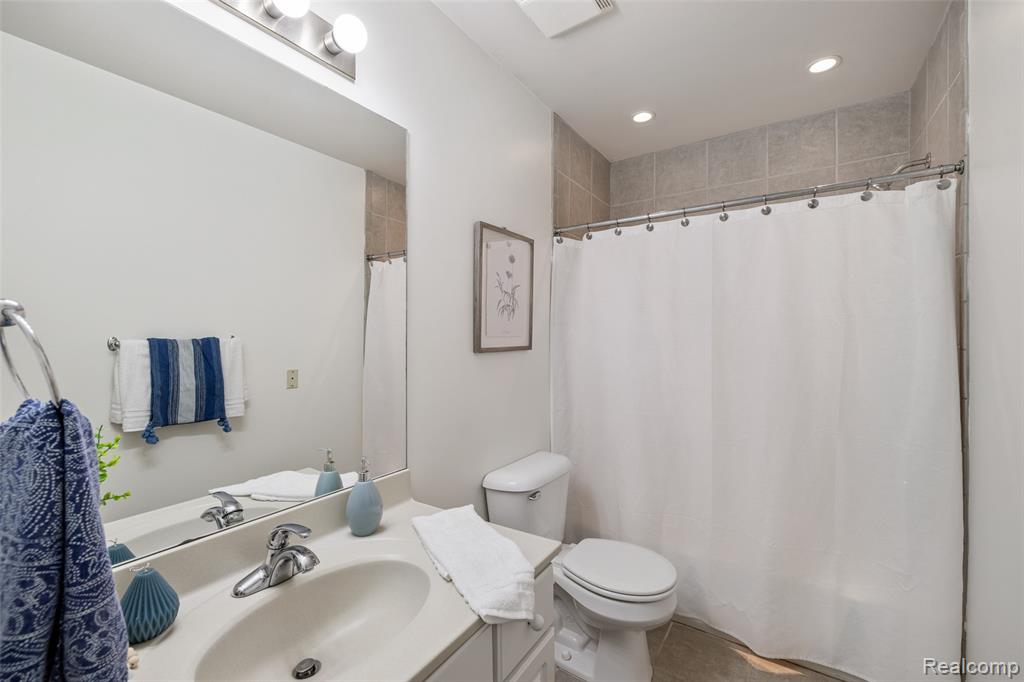 4230 Mill Lake Road, Lake Orion, MI — Photo 43