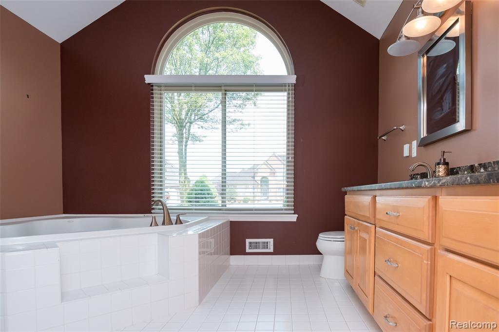 46431 Mariner Drive, Macomb, MI 48044 — Photo 34