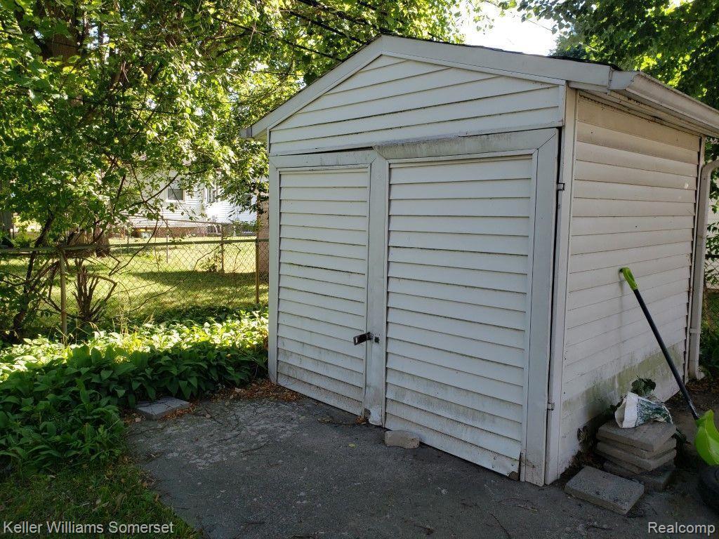 622 E 12 MILE Road, Royal Oak, MI 48073 — Photo 4